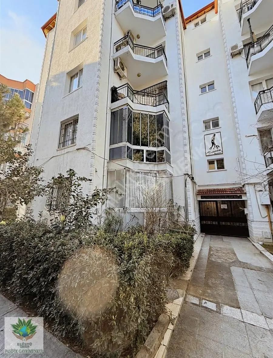 Pasifikten Gaziemir Atıfbeyde Cadde Üstü 3 Cepheli Satılık 3+1