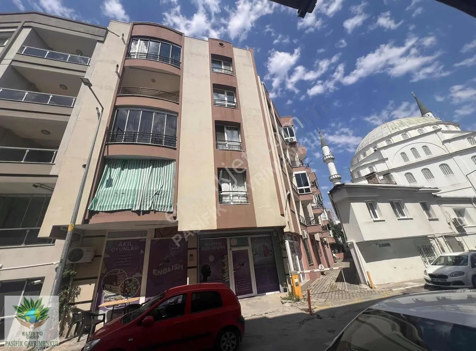 Pasifikten Gaziemir Yeşil Mahallede Kiralık 3+1 Ara Kat Daire