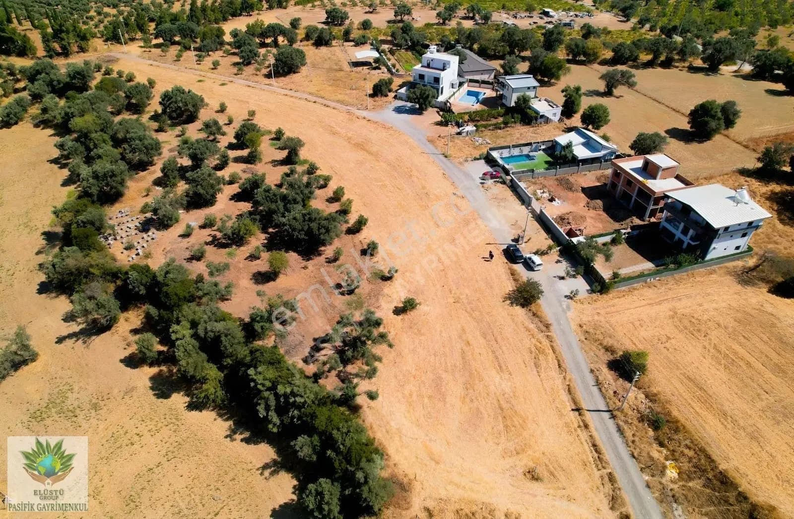 Pasifikten Menderes Görecede 6805 M² 215 Metre Yol Cepheli Tarla
