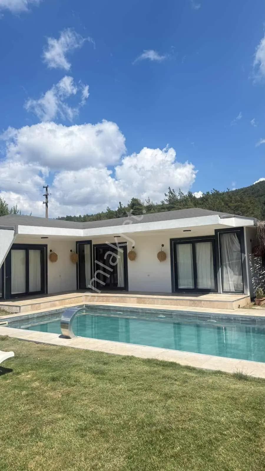 Pasifikten Mendereste Doğanın İçinde Eşyalı Kiralık Villa
