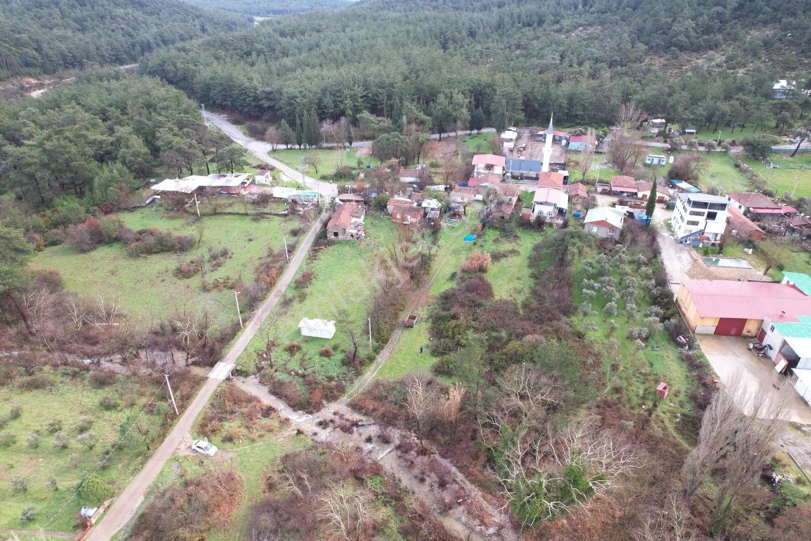 Pasifikten Menderes Deliömerde Köy İçi İmarlı 951 M² Tek Tapu