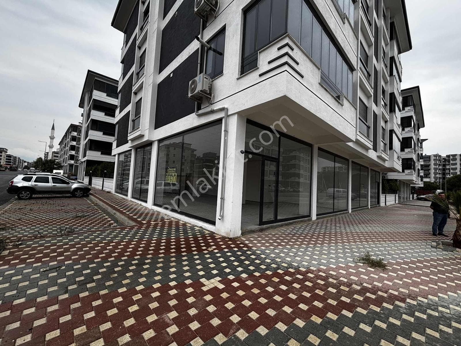Pasifikten Torbalı Cumhuriyette Kiralık 270 M² Köşe Sıfır Dükkan