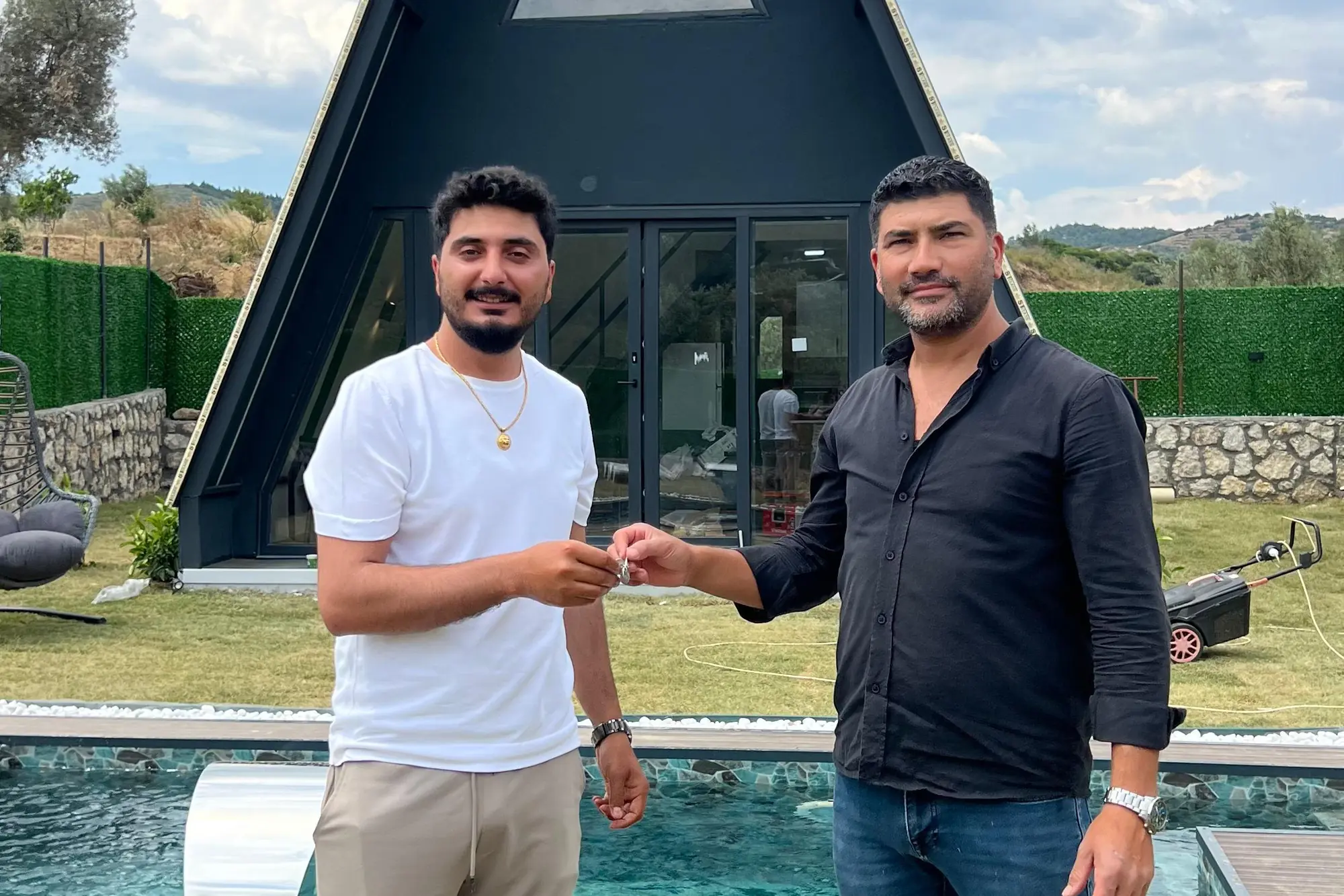 Elüstü Group — 3